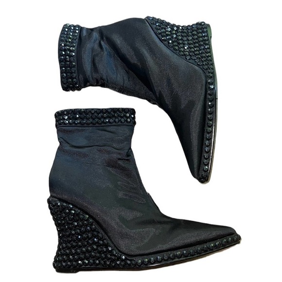 Colin Stuart Wedge Boot Black Satin Beaded Heel Sole Cuff Pointed Toe Size 7.5 - Picture 1 of 12